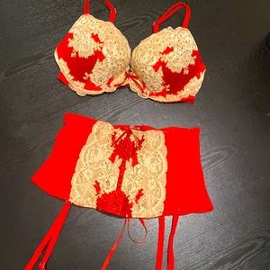Victoria’s Secret Sexy Plunge Vintage Bra and Corset Garter Belt in red& cream
